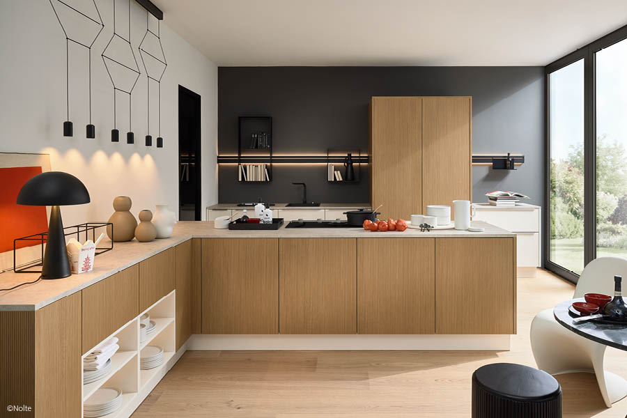 Holztrends 2025 - Küche mit Fronten in Rillenoptik | Aktuelles – Trends – News im März 2025 | Möbeltischlerei woodendesign | Tischlerei Möbeltischler Möbelmanufaktur Hamburg