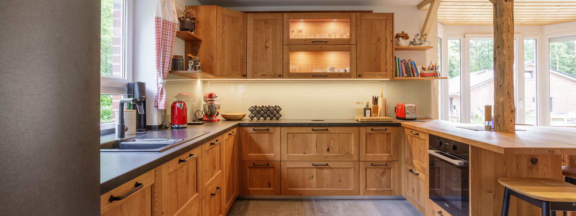 Gleich einen Küchenberatungstermin vereinbaren. Massivholzküche Küchenhersteller Traumküche aus Massivholz Naturholz von der Möbeltischlerei woodendesign