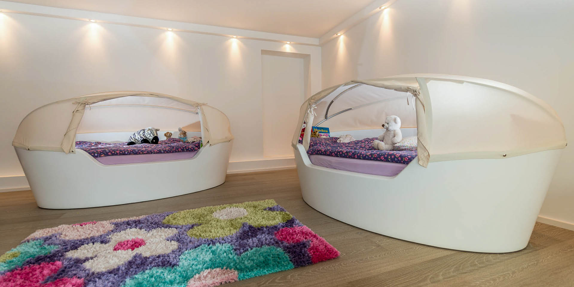 Möbel für Kinderzimmer und Jugendzimmer mit Flair, als langlebigem, natürlichem Holz - von der Möbeltischlerei woodendesign in Hamburg