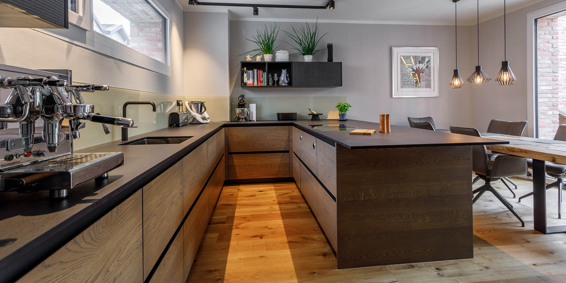 Moderne Küchen aus Massivholz von der Möbeltischlerei woodendesign mit Funktionalität & Design in perfekter Symbiose aus Hamburg