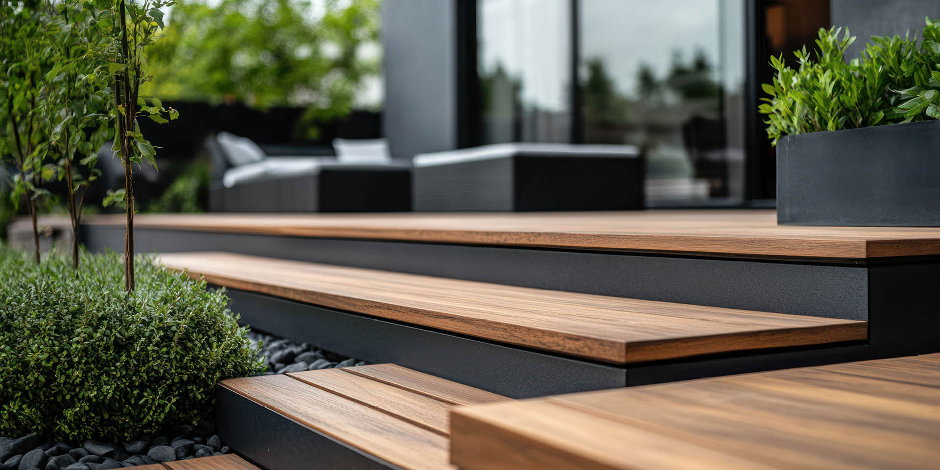 Möbel und Bodenbeläge aus Holz für Ihre Terrasse und Balkon von Ihrer Möbeltischlerei woodendesign feine Möbel aus Hamburg