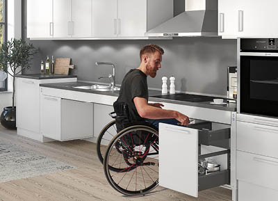 Barrierefreie Möbel für Küche und Wohnbereich, die sich Ihrem Leben anpassen | woodendesign Hamburg