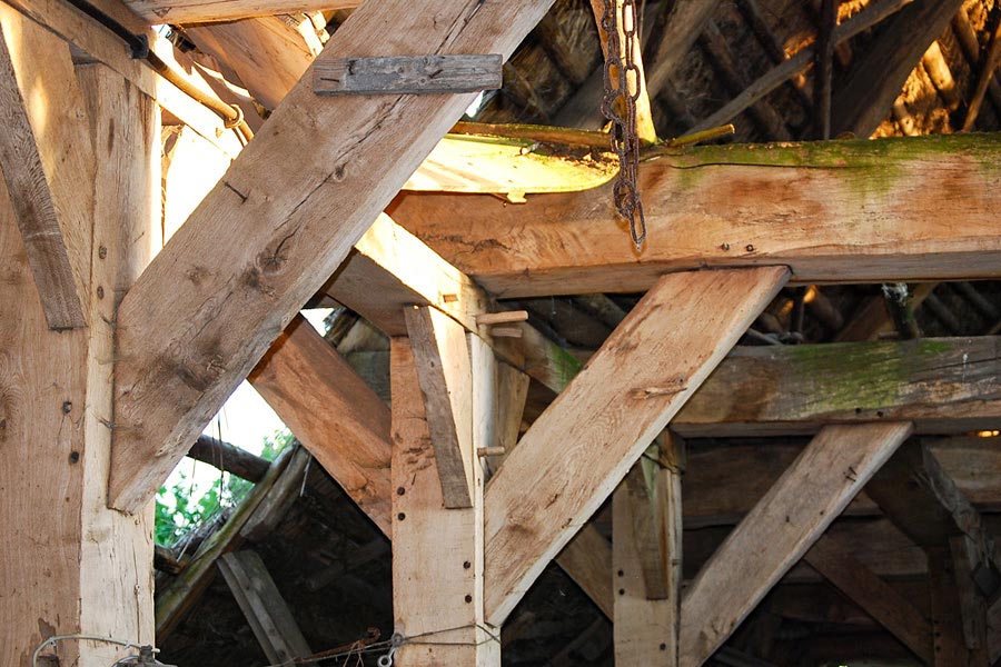 Ihre Möbeltischlerei in Hamburg mit der Spezialisierung auf Altholzmöbel/ Möbel aus Altholz – Altholzbalken Fachwerk – Tischlerei woodendesign feine Möbel