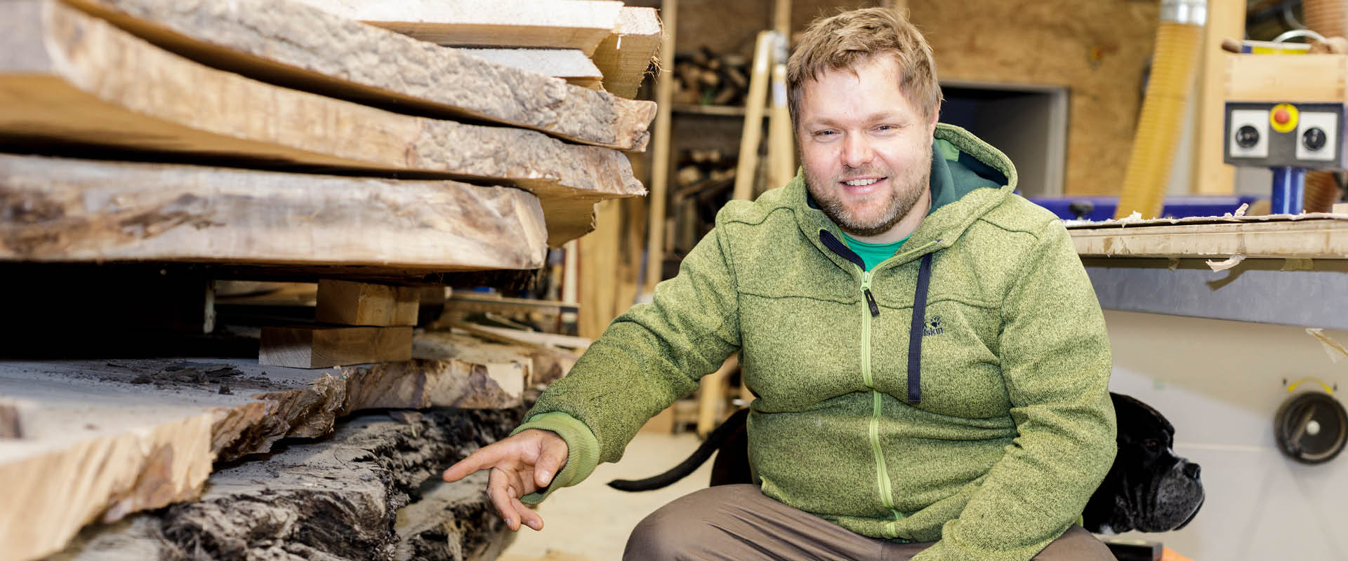 Jan Korf Tischlermeister Holzlager natürliche Material positive Eigenschaften Massivholz | Einbauschrank vom Schreiner / Einbauschränke von der Möbeltischlerei woodendesign in Hamburg