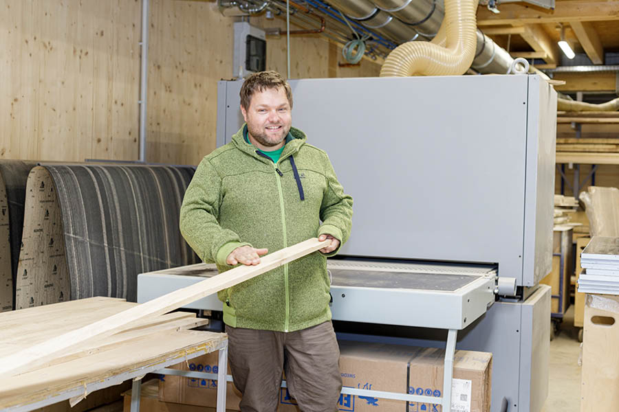 Jan Korf Tischlermeister Handwerk Massivholz Echtholz hochwertiges Holz | Einbauschrank vom Schreiner / Einbauschränke von der Möbeltischlerei woodendesign in Hamburg