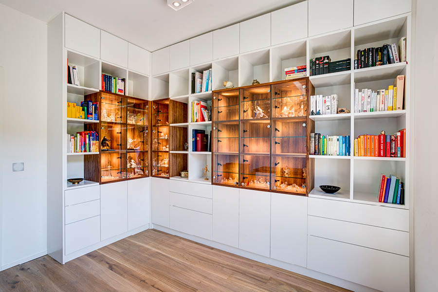 Vitrine / Vitrinenschrank / Wahnzimmerschrank / Schrankwand vom Schreiner / Einbauschränke von der Möbeltischlerei woodendesign in Hamburg