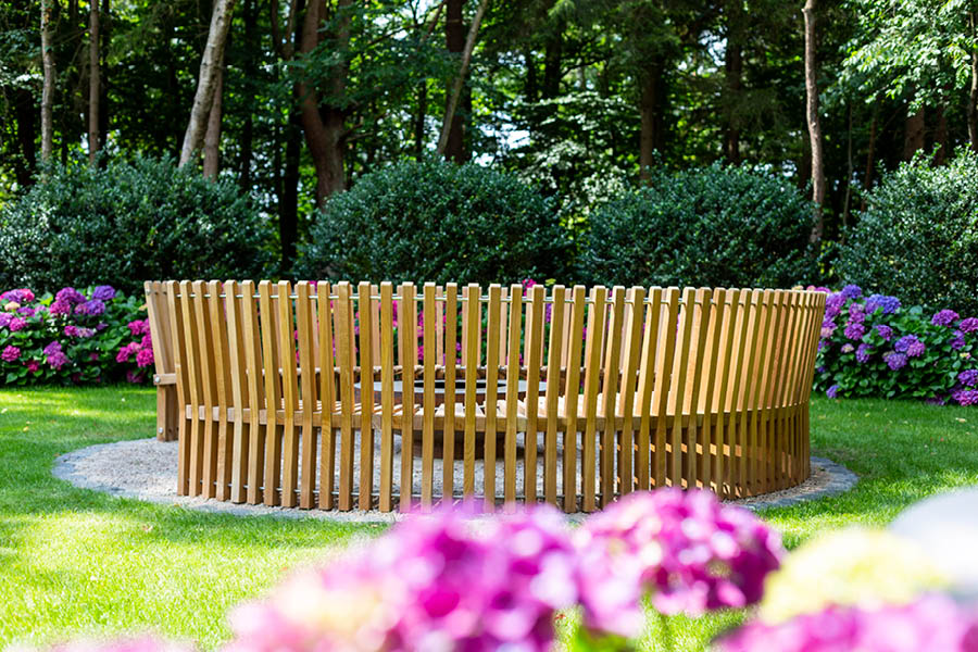 Gartenbank für Feuerschale vom Tischler | Möbeltischlerei woodendesign Hamburg